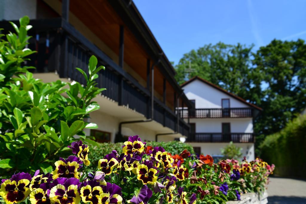 Hotel Am Buchwald Эсслинген Экстерьер фото