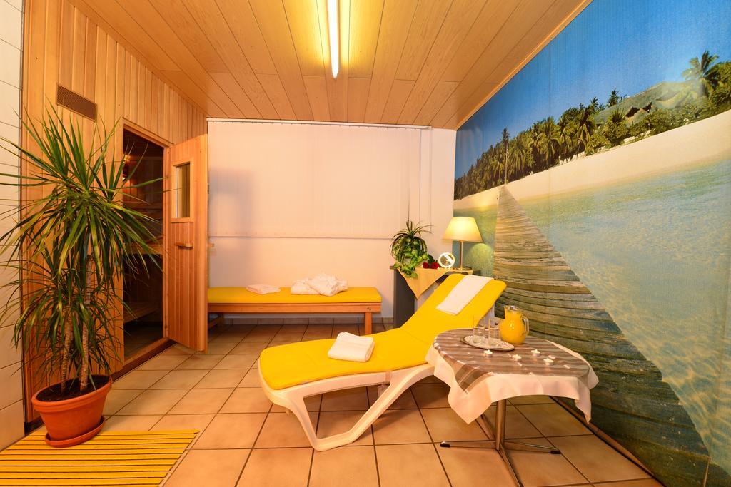 Hotel Am Buchwald Эсслинген Экстерьер фото