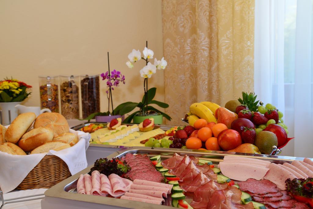 Hotel Am Buchwald Эсслинген Экстерьер фото