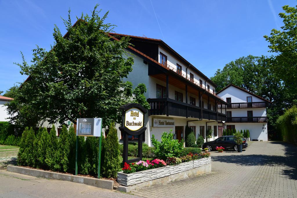 Hotel Am Buchwald Эсслинген Экстерьер фото