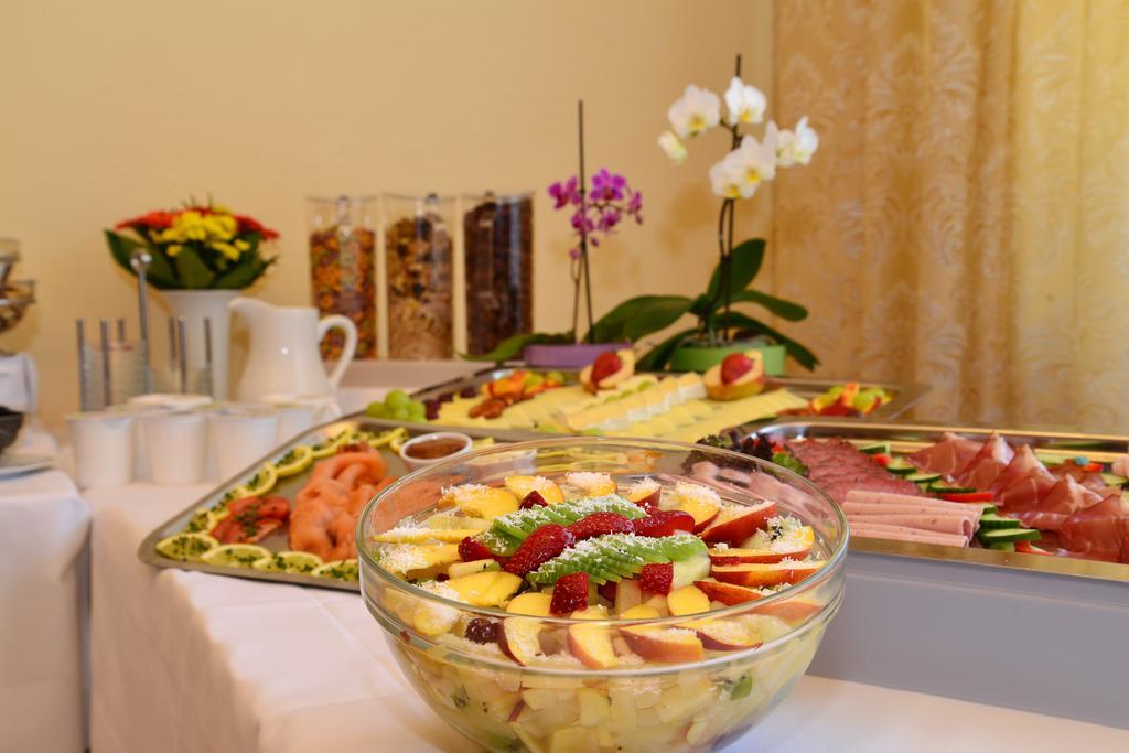 Hotel Am Buchwald Эсслинген Экстерьер фото