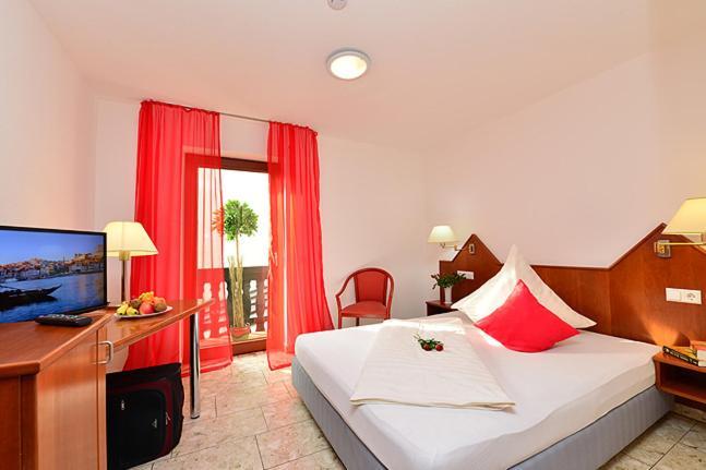 Hotel Am Buchwald Эсслинген Экстерьер фото