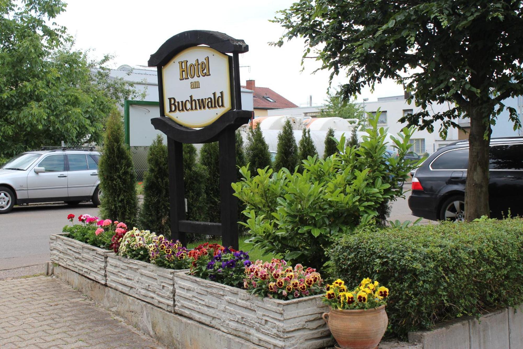 Hotel Am Buchwald Эсслинген Экстерьер фото