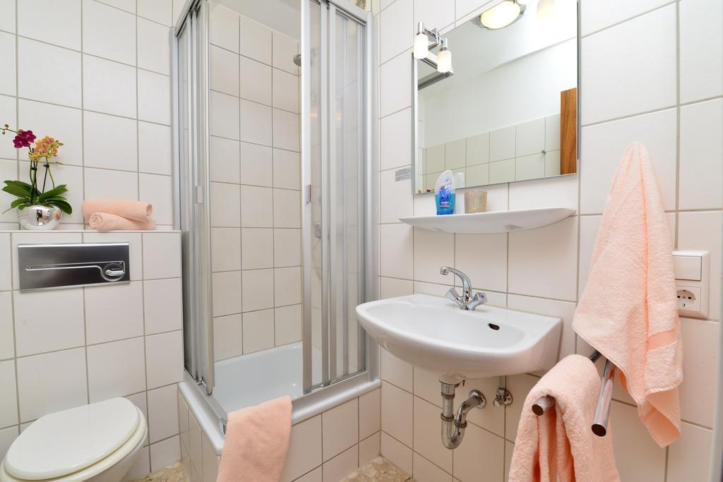 Hotel Am Buchwald Эсслинген Экстерьер фото