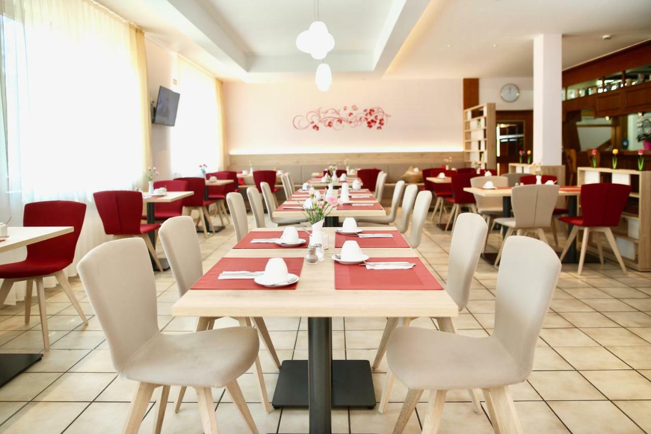 Hotel Am Buchwald Эсслинген Экстерьер фото