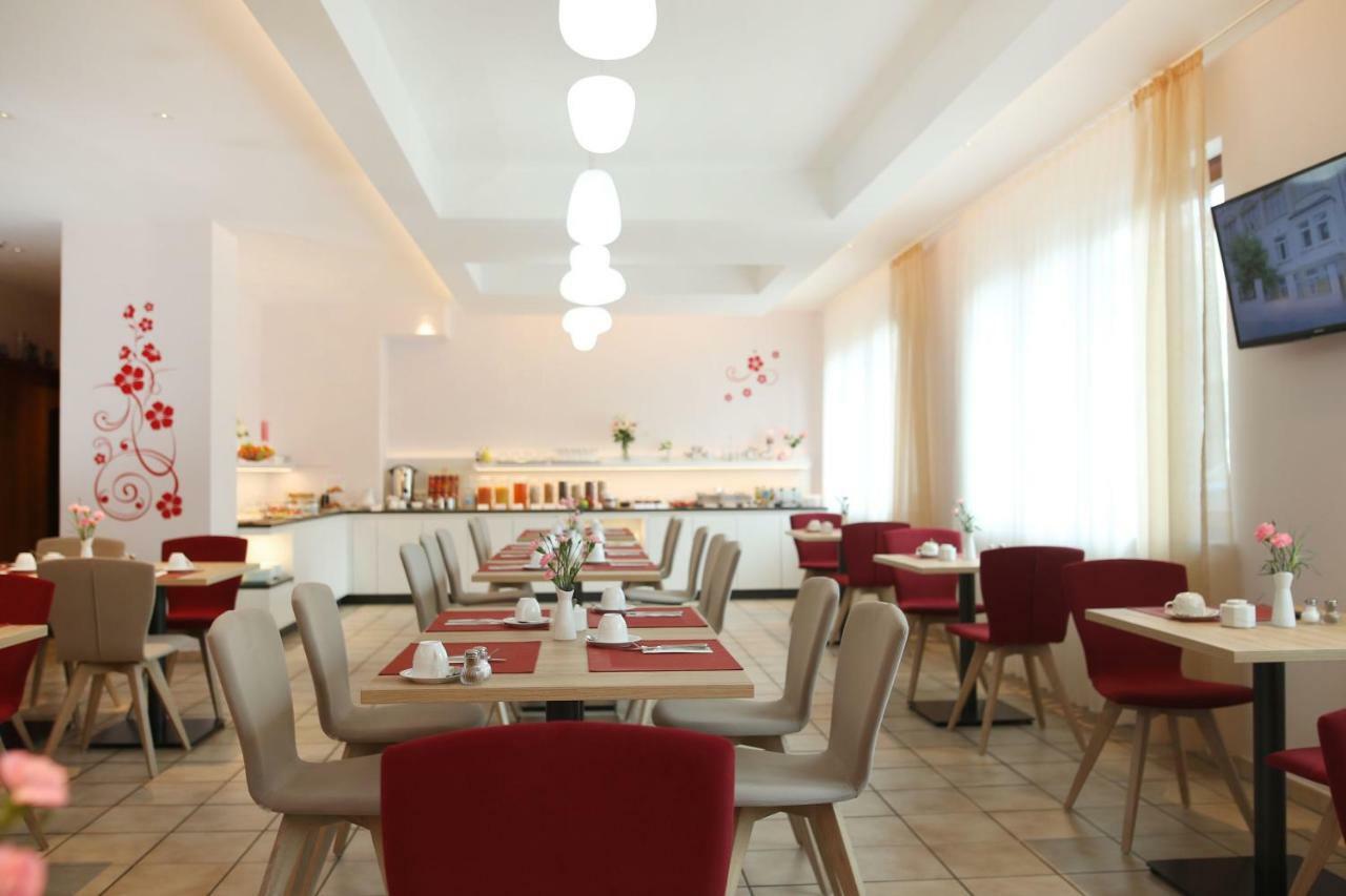 Hotel Am Buchwald Эсслинген Экстерьер фото